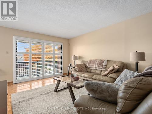 5472 Bourget Drive, Mississauga, ON - Indoor Photo Showing Living Room