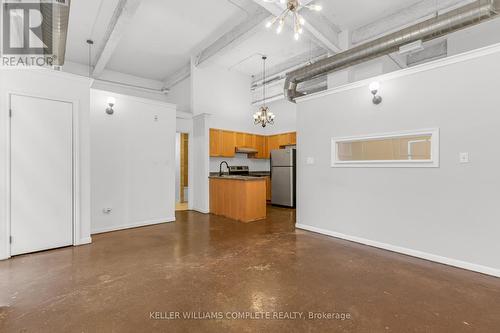 304 - 11 Rebecca Street, Hamilton, ON - Indoor Photo Showing Kitchen