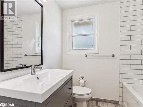 Bathroom featuring vanity and toilet - 242 Lakeport Road Unit# 22, St. Catharines, ON - Indoor Photo Showing Bathroom