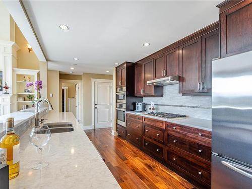 16-614 Granrose Terr, Colwood, BC - Indoor Photo Showing Kitchen With Double Sink