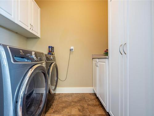 16-614 Granrose Terr, Colwood, BC - Indoor Photo Showing Laundry Room