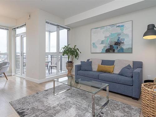 501-613 Herald St, Victoria, BC - Indoor Photo Showing Living Room