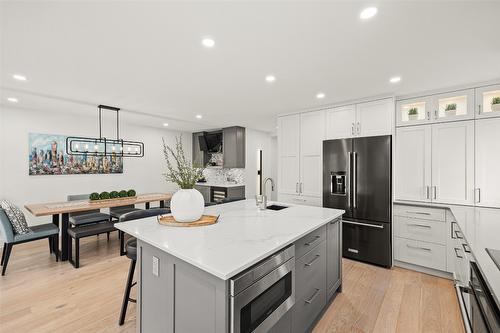 1104 Windermere Court, Kelowna, BC - Indoor Photo Showing Kitchen With Upgraded Kitchen