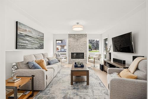 1104 Windermere Court, Kelowna, BC - Indoor Photo Showing Living Room With Fireplace