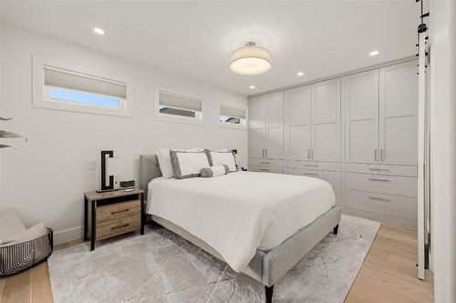 1104 Windermere Court, Kelowna, BC - Indoor Photo Showing Bedroom