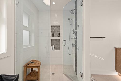 1104 Windermere Court, Kelowna, BC - Indoor Photo Showing Bathroom