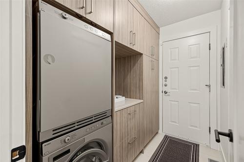 1104 Windermere Court, Kelowna, BC - Indoor Photo Showing Laundry Room