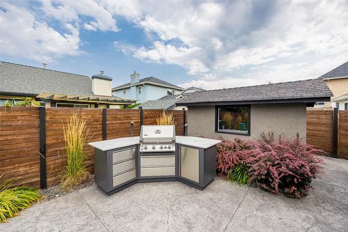 1104 Windermere Court, Kelowna, BC - Outdoor With Exterior