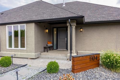 1104 Windermere Court, Kelowna, BC - Outdoor With Exterior