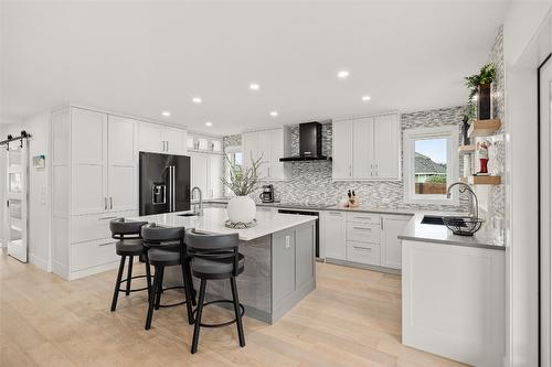 1104 Windermere Court, Kelowna, BC - Indoor Photo Showing Kitchen With Upgraded Kitchen