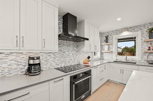 1104 Windermere Court, Kelowna, BC - Indoor Photo Showing Kitchen With Upgraded Kitchen