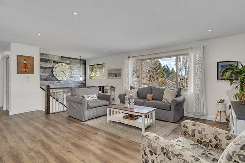 10391 Monte Bella Road, Lake Country, BC - Indoor Photo Showing Living Room