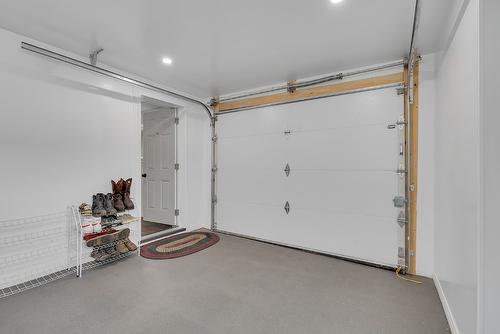 10391 Monte Bella Road, Lake Country, BC - Indoor Photo Showing Garage