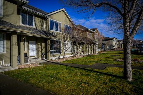 8-2365 Abbeyglen Way, Kamloops, BC - Outdoor