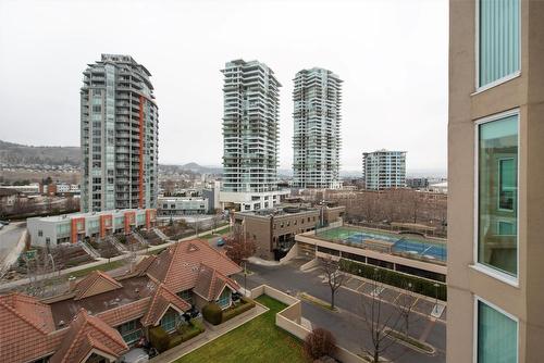 801-1152 Sunset Drive, Kelowna, BC - Outdoor With Facade