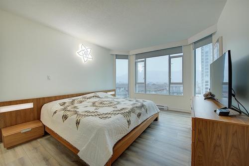 801-1152 Sunset Drive, Kelowna, BC - Indoor Photo Showing Bedroom