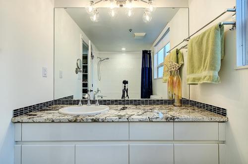 801-1152 Sunset Drive, Kelowna, BC - Indoor Photo Showing Bathroom