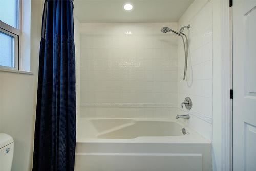 801-1152 Sunset Drive, Kelowna, BC - Indoor Photo Showing Bathroom