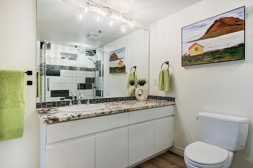 801-1152 Sunset Drive, Kelowna, BC - Indoor Photo Showing Bathroom