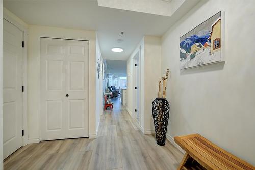 801-1152 Sunset Drive, Kelowna, BC - Indoor Photo Showing Other Room