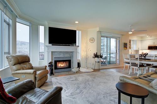 801-1152 Sunset Drive, Kelowna, BC - Indoor Photo Showing Living Room With Fireplace