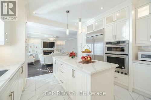 1 Battersea Crescent, Toronto, ON - Indoor Photo Showing Kitchen With Upgraded Kitchen