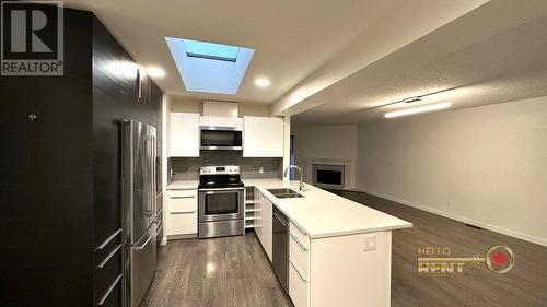 6538 Pinehurst Drive, Vancouver, BC - Indoor Photo Showing Kitchen With Double Sink