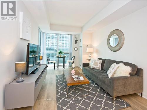 310 - 5162 Yonge Street, Toronto, ON - Indoor Photo Showing Living Room