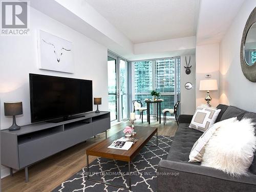 310 - 5162 Yonge Street, Toronto, ON - Indoor Photo Showing Living Room