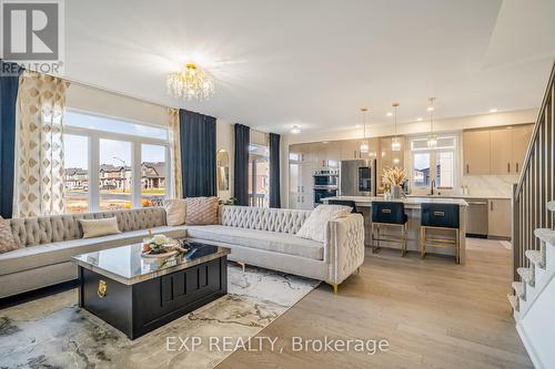 900 Duxbury Lane, Ottawa, ON - Indoor Photo Showing Living Room