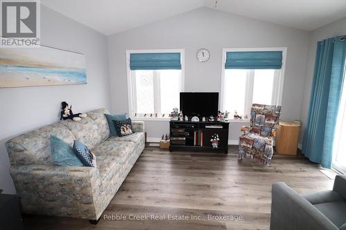 86 Huron Heights Drive, Ashfield-Colborne-Wawanosh (Colborne Twp), ON - Indoor Photo Showing Living Room