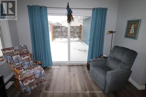 86 Huron Heights Drive, Ashfield-Colborne-Wawanosh (Colborne Twp), ON - Indoor Photo Showing Living Room