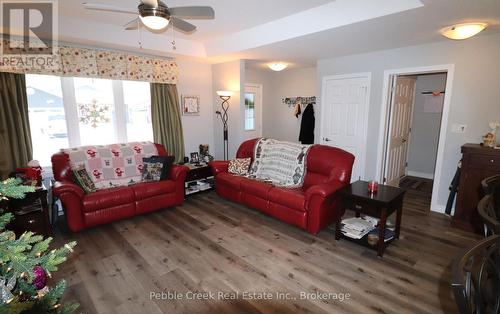 86 Huron Heights Drive, Ashfield-Colborne-Wawanosh (Colborne Twp), ON - Indoor Photo Showing Living Room