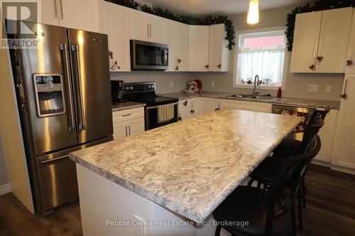 86 Huron Heights Drive, Ashfield-Colborne-Wawanosh (Colborne Twp), ON - Indoor Photo Showing Kitchen With Double Sink