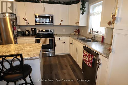 86 Huron Heights Drive, Ashfield-Colborne-Wawanosh (Colborne Twp), ON - Indoor Photo Showing Kitchen With Double Sink