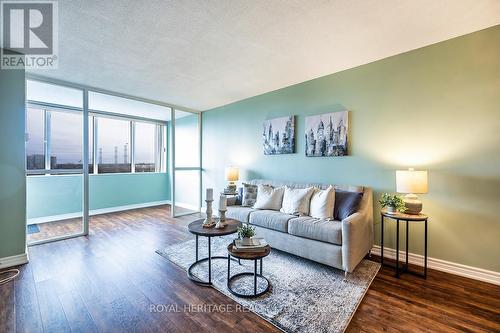 606 - 1665 Pickering Parkway, Pickering, ON - Indoor Photo Showing Living Room