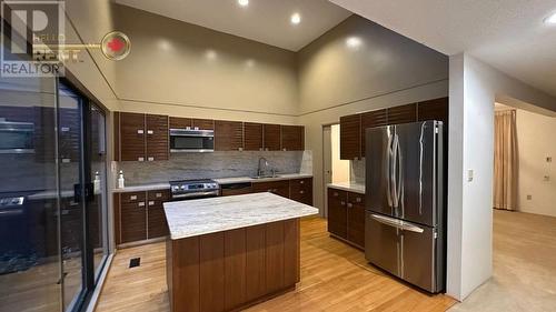 6598 Pinehurst Drive, Vancouver, BC - Indoor Photo Showing Kitchen