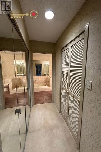 6598 Pinehurst Drive, Vancouver, BC - Indoor Photo Showing Bathroom