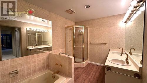 6598 Pinehurst Drive, Vancouver, BC - Indoor Photo Showing Bathroom