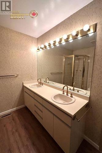 6598 Pinehurst Drive, Vancouver, BC - Indoor Photo Showing Bathroom