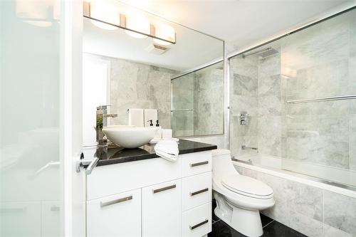 905 71 Roslyn Road, Winnipeg, MB - Indoor Photo Showing Bathroom