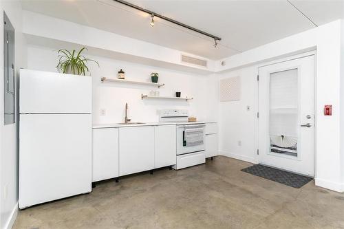 6A 791 Wall Street, Winnipeg, MB - Indoor Photo Showing Kitchen