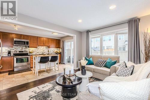 302 Song Sparrow Crescent N, Ottawa, ON - Indoor Photo Showing Living Room