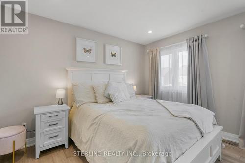 206 Bur Oak Avenue, Markham, ON - Indoor Photo Showing Bedroom