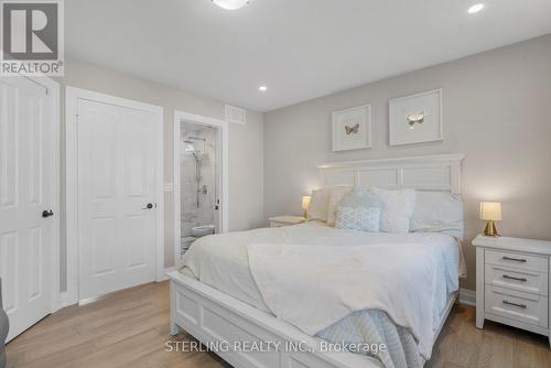 206 Bur Oak Avenue, Markham, ON - Indoor Photo Showing Bedroom