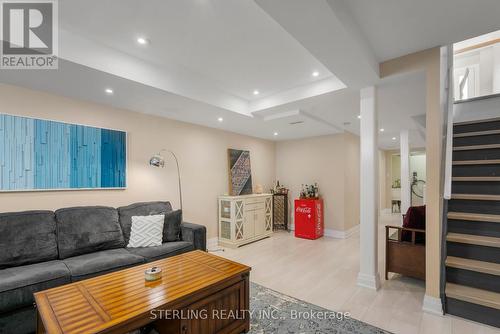 206 Bur Oak Avenue, Markham, ON - Indoor Photo Showing Living Room