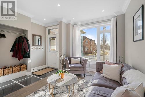 206 Bur Oak Avenue, Markham, ON - Indoor Photo Showing Living Room