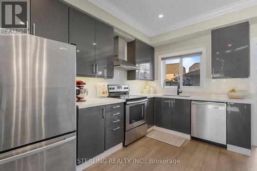 206 Bur Oak Avenue, Markham, ON - Indoor Photo Showing Kitchen With Upgraded Kitchen