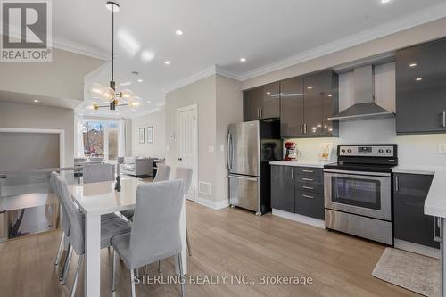 206 Bur Oak Avenue, Markham, ON - Indoor Photo Showing Kitchen With Upgraded Kitchen