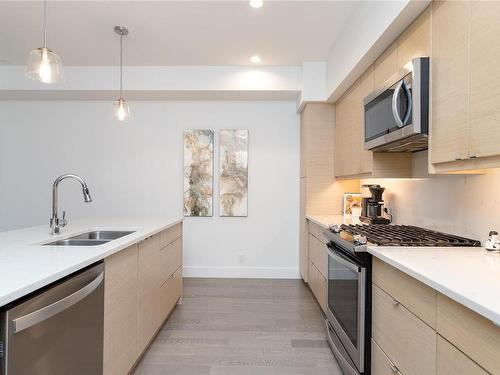 205-10670 Mcdonald Park Rd, North Saanich, BC - Indoor Photo Showing Kitchen With Double Sink With Upgraded Kitchen